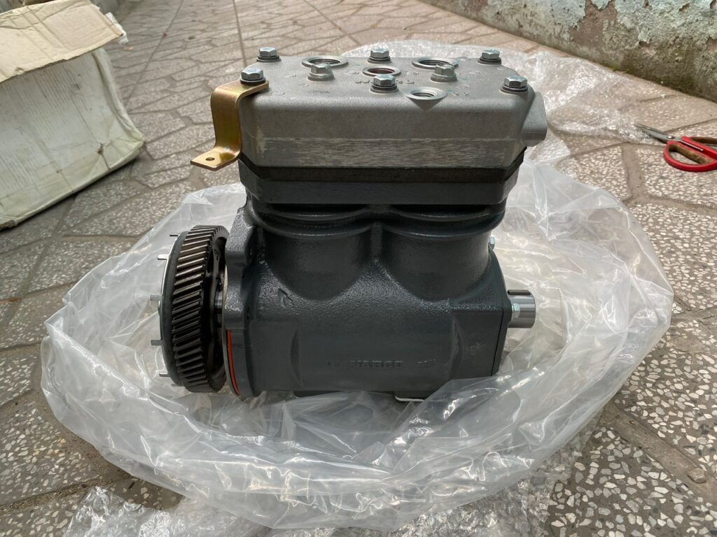 Bơm Hơi Hyundai HD260 HD270 HD320 HD360 HD700 HD1000 Xcient