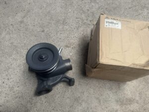 bơm nước hyundai 6d22 hyundai hd270 hd320 hd700