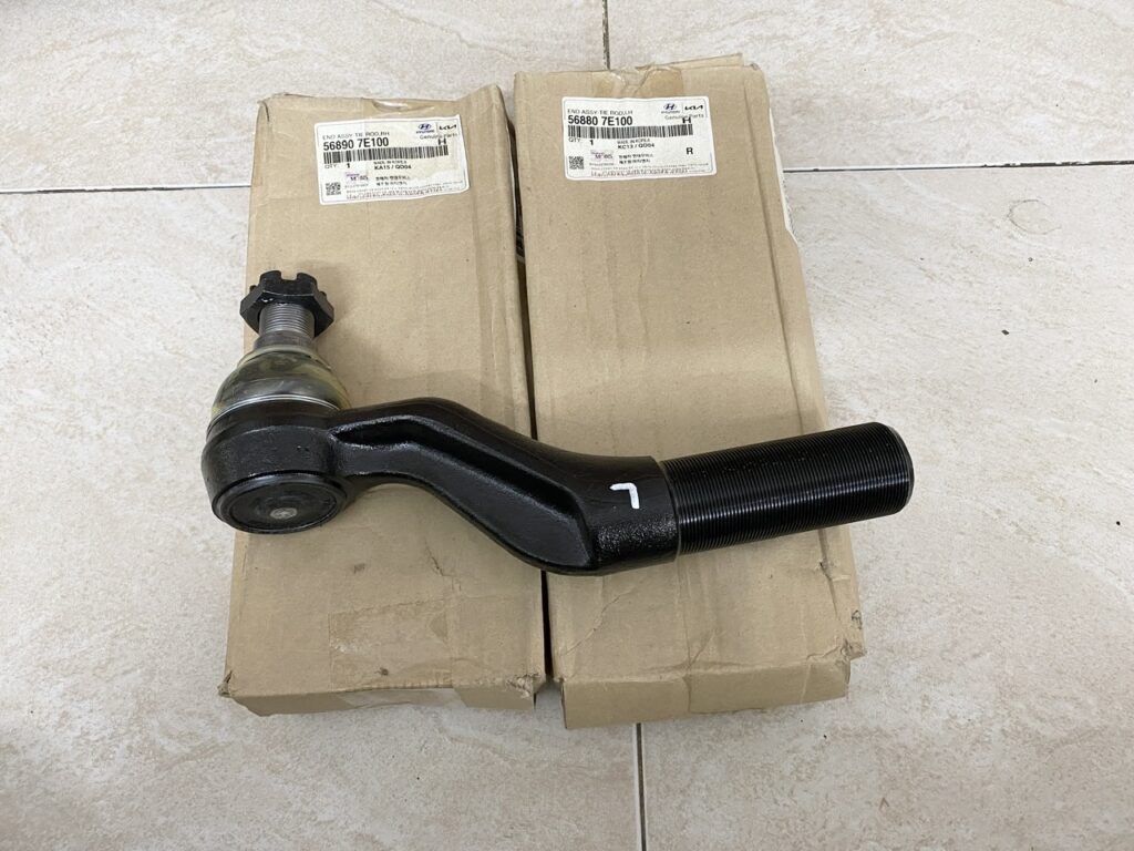 Rô Tuyn Khớp Cầu Lái Xe Tải Hyundai HD260 HD270 HD320 HD700 HD1000 Universe