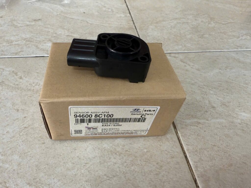 Cảm Biến Chân Ga Hyundai HD260 HD270 HD320 HD360 HD1000 Gold Universe