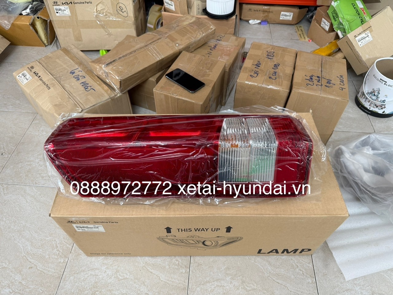Đèn Hậu Xe 16 Chỗ Hyundai Solati Đèn Hậu Xe 16 Chỗ Hyundai Solati